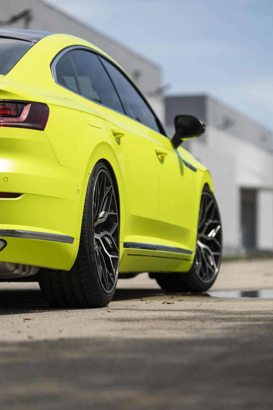 Детали экстерьера Volkswagen Arteon R-Line Highlight Concept 2018 года  (фото 2 из 10)